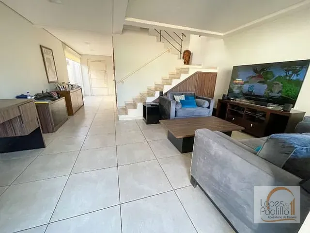 Casa com 250m² 3 quartos e 4 banheiros, à venda, no bairro Jardim Siriema em Atibaia