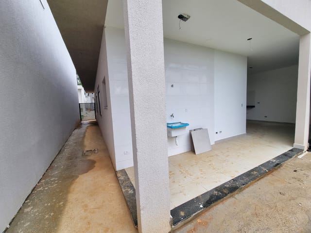 Casa com 250m² 3 quartos e 1 banheiro, à venda, no bairro Parque Lago Azul em Pindamonhangaba