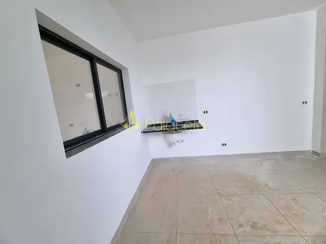 Casa com 250m² 3 quartos e 1 banheiro, à venda, no bairro Parque Lago Azul em Pindamonhangaba