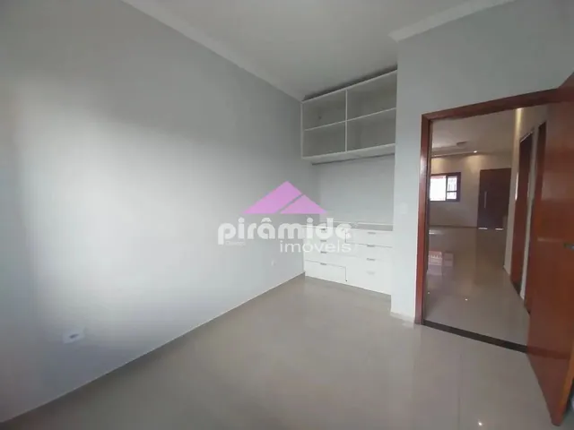 Casa com 10m² 3 quartos e 2 banheiros, para alugar, no bairro Residencial Santa Paula em Jacareí