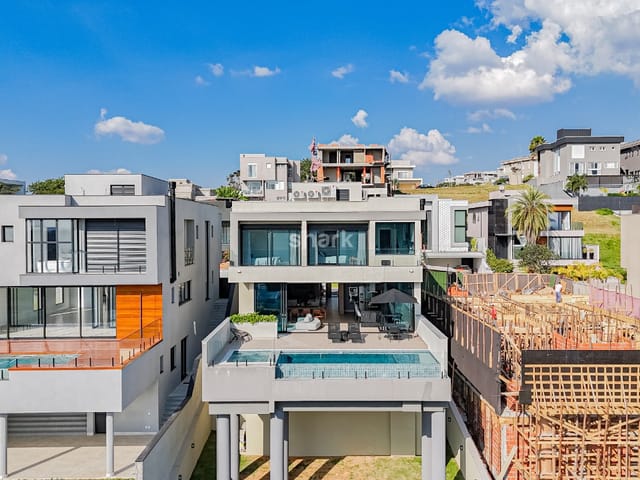 Casa com 490m² 4 quartos e 7 banheiros, à venda, no bairro Alphaville em Santana de Parnaíba