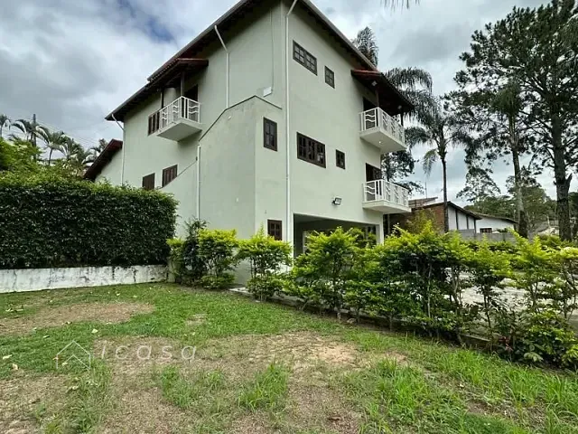 Casa com 2400m² 4 quartos e 2 banheiros, à venda, no bairro Lavrinhas em Lavrinhas