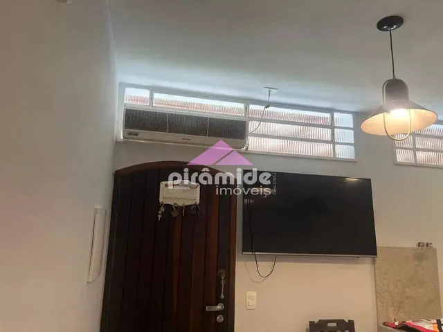 Casa com 10m² 2 quartos e 1 banheiro, à venda, no bairro Aruan em Caraguatatuba