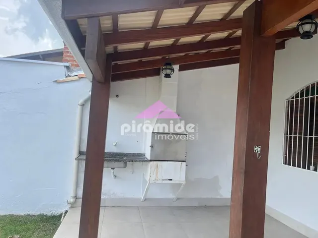 Casa com 10m² 2 quartos e 1 banheiro, à venda, no bairro Aruan em Caraguatatuba