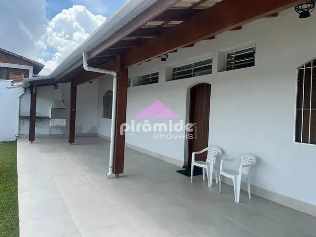 Casa com 10m² 2 quartos e 1 banheiro, à venda, no bairro Aruan em Caraguatatuba
