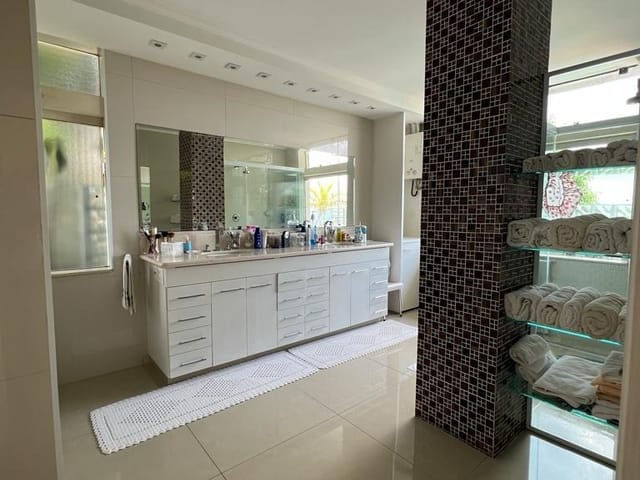 Casa com 808m² 4 quartos e 6 banheiros, à venda, no bairro Alphaville em Santana de Parnaíba