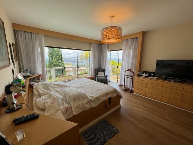 Casa com 808m² 4 quartos e 6 banheiros, à venda, no bairro Alphaville em Santana de Parnaíba