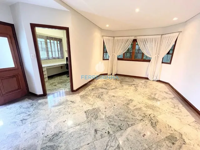 Casa com 450m² 4 quartos e 5 banheiros, para alugar, no bairro Conjunto Residencial Esplanada do Sol em São José Dos Campos