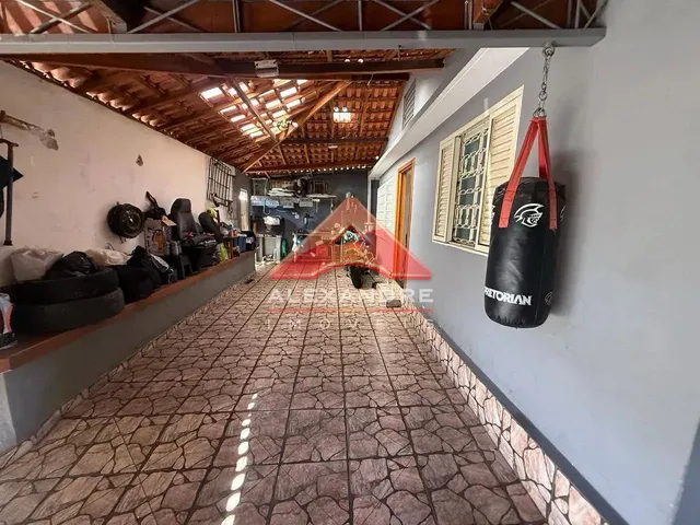 Casa com 10m² 5 quartos e 3 banheiros, à venda, no bairro Vila São Pedro em São José Dos Campos