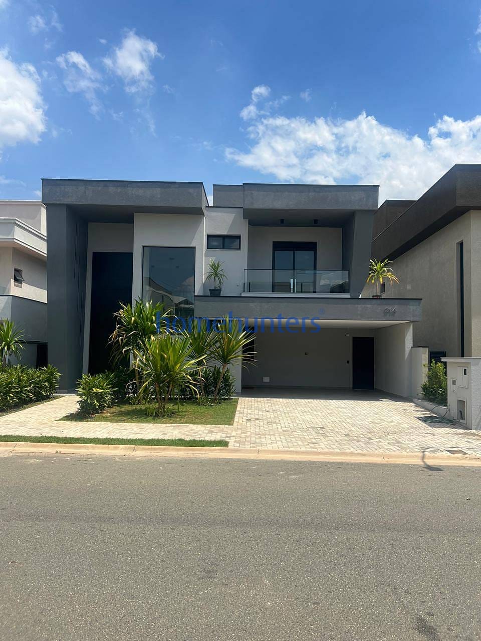 Casa à venda com 4 quartos, 340m² - Foto 1