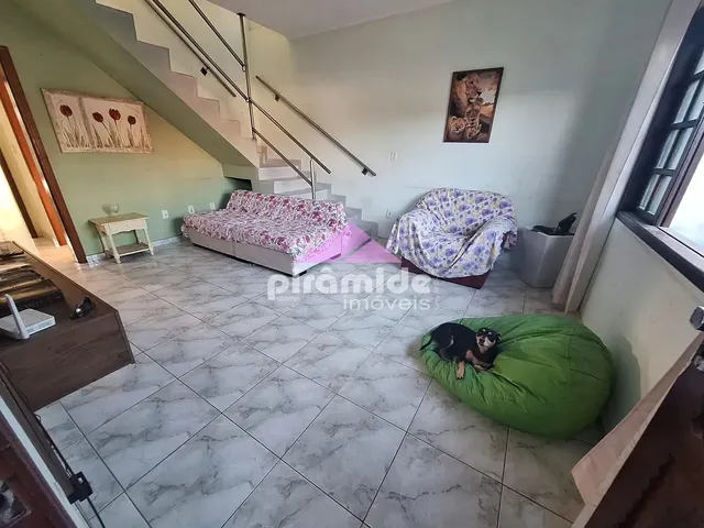 Casa com 245m² 6 quartos e 2 banheiros, à venda, no bairro Jardim das Gaivotas em Caraguatatuba