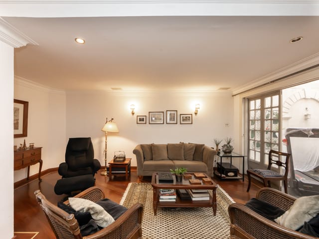 Casa com 300m² 4 quartos e 4 banheiros, à venda, no bairro Jardim Paulistano em São Paulo