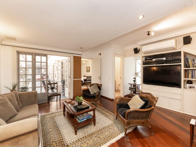 Casa com 300m² 4 quartos e 4 banheiros, à venda, no bairro Jardim Paulistano em São Paulo