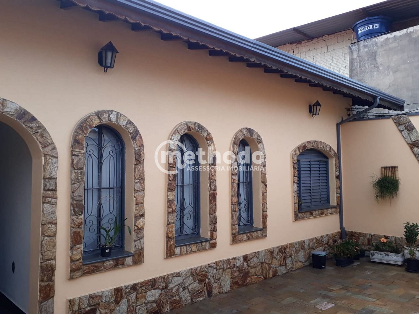 Casa, 6 quartos, 182 m² - Foto 1