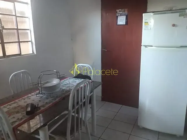 Casa com 325m² 3 quartos e 1 banheiro, à venda, no bairro Feital em Pindamonhangaba