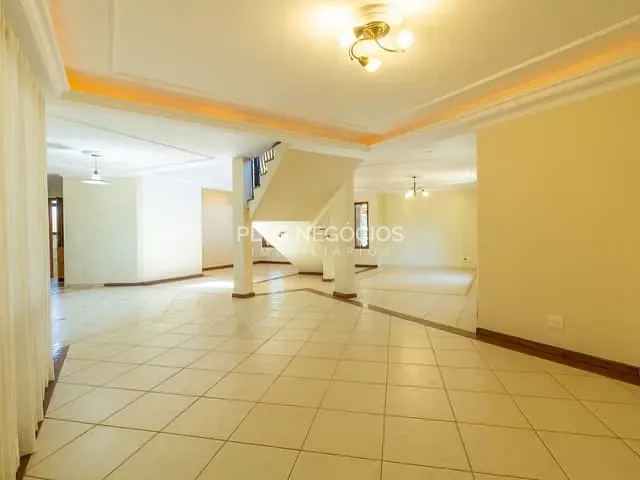 Casa com 1250m² 4 quartos e 6 banheiros, à venda ou para alugar, no bairro Barreirinho em Araçoiaba da Serra