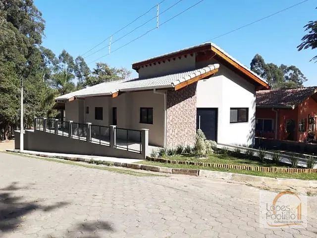 Casa com 345m² 3 quartos e 2 banheiros, à venda ou para alugar, no bairro Parque Rio Abaixo em Atibaia