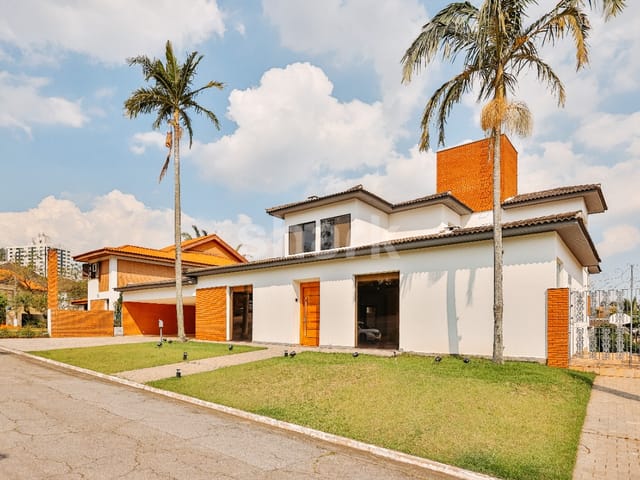 Casa com 850m² 5 quartos e 8 banheiros, à venda, no bairro Alphaville em Santana de Parnaíba