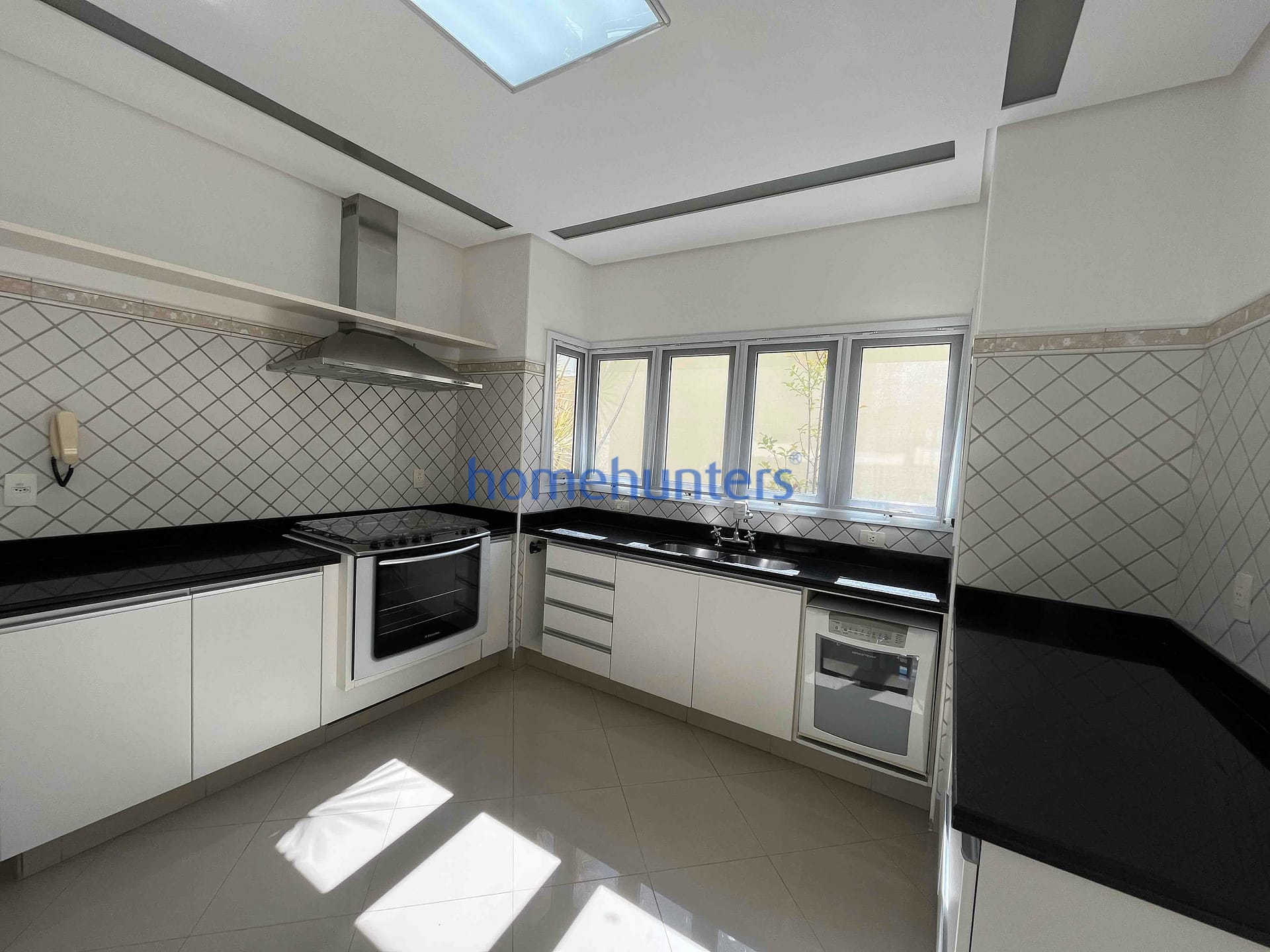 Casa para alugar com 5 quartos, 400m² - Foto 55