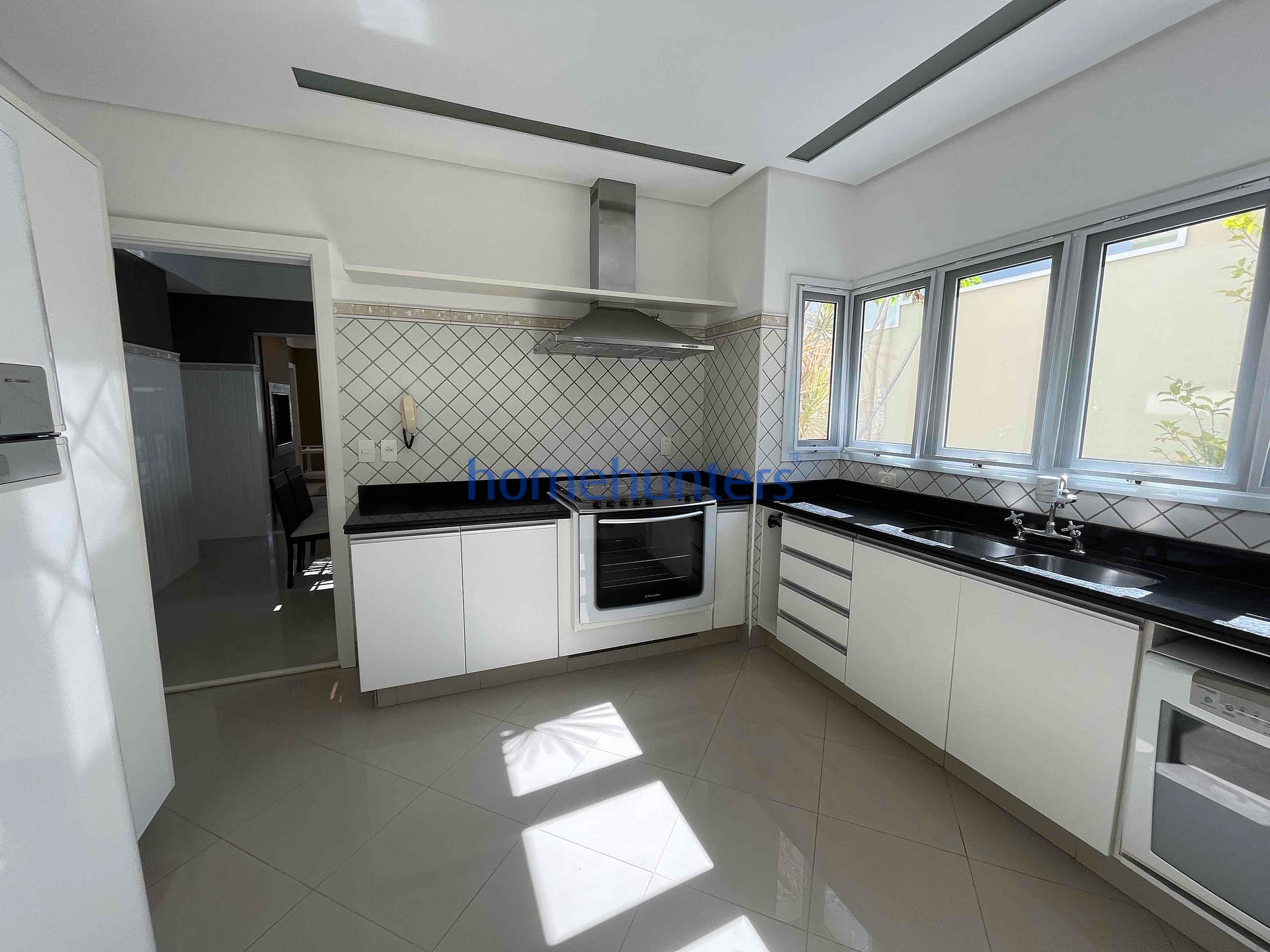 Casa para alugar com 5 quartos, 400m² - Foto 53