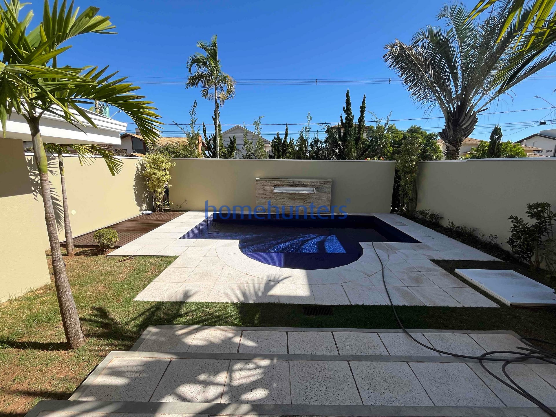 Casa para alugar com 5 quartos, 400m² - Foto 66