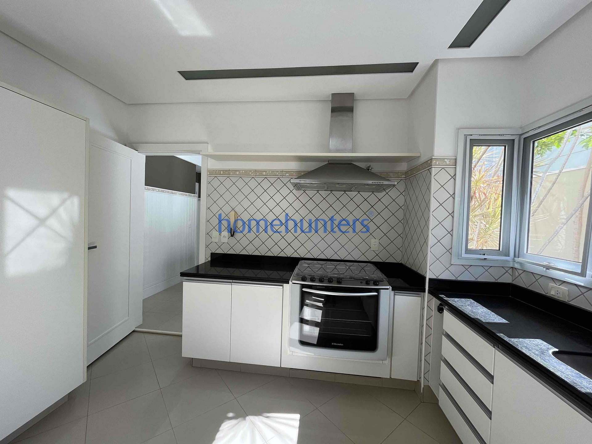 Casa para alugar com 5 quartos, 400m² - Foto 54