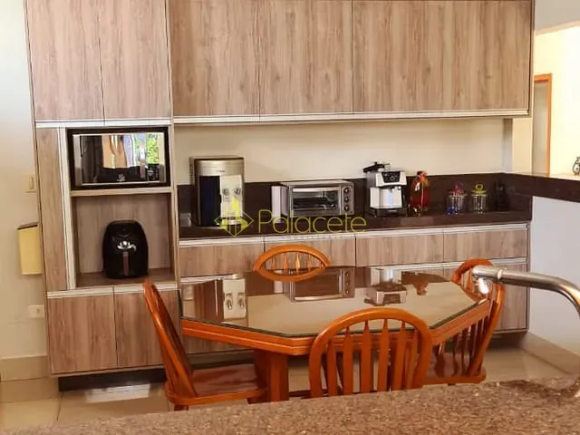 Casa com 300m² 3 quartos e 3 banheiros, à venda, no bairro Residencial Santa Helena em Caçapava