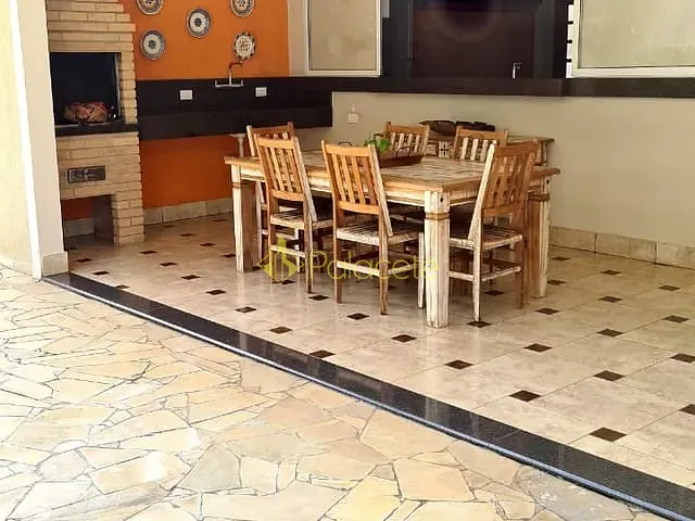 Casa com 300m² 3 quartos e 3 banheiros, à venda, no bairro Residencial Santa Helena em Caçapava