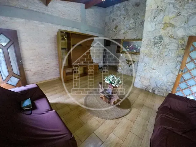 Casa com 759m² 3 quartos e 2 banheiros, à venda, no bairro Lagoa Grande em Embu-Guaçu
