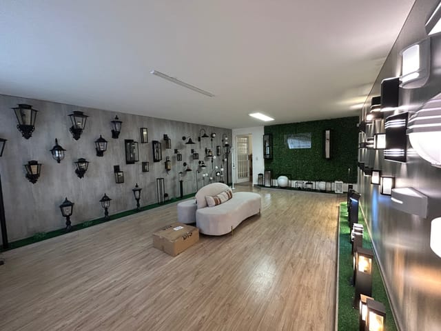 Foto do Casa - Casa Comercial na Av. Heitor Penteado com 7 salas, ar cond. e frente à Lagoa | Home Hunters
