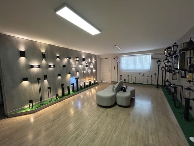 Foto do Casa - Casa Comercial na Av. Heitor Penteado com 7 salas, ar cond. e frente à Lagoa | Home Hunters