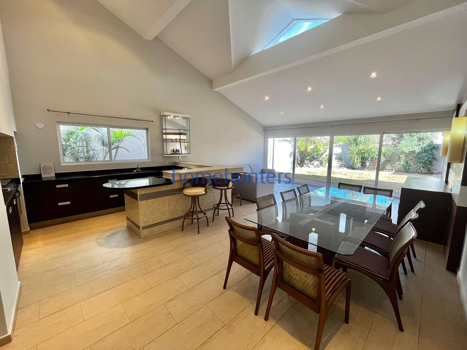 Casa à venda e aluguel com 4 quartos, 320m² - Foto 9