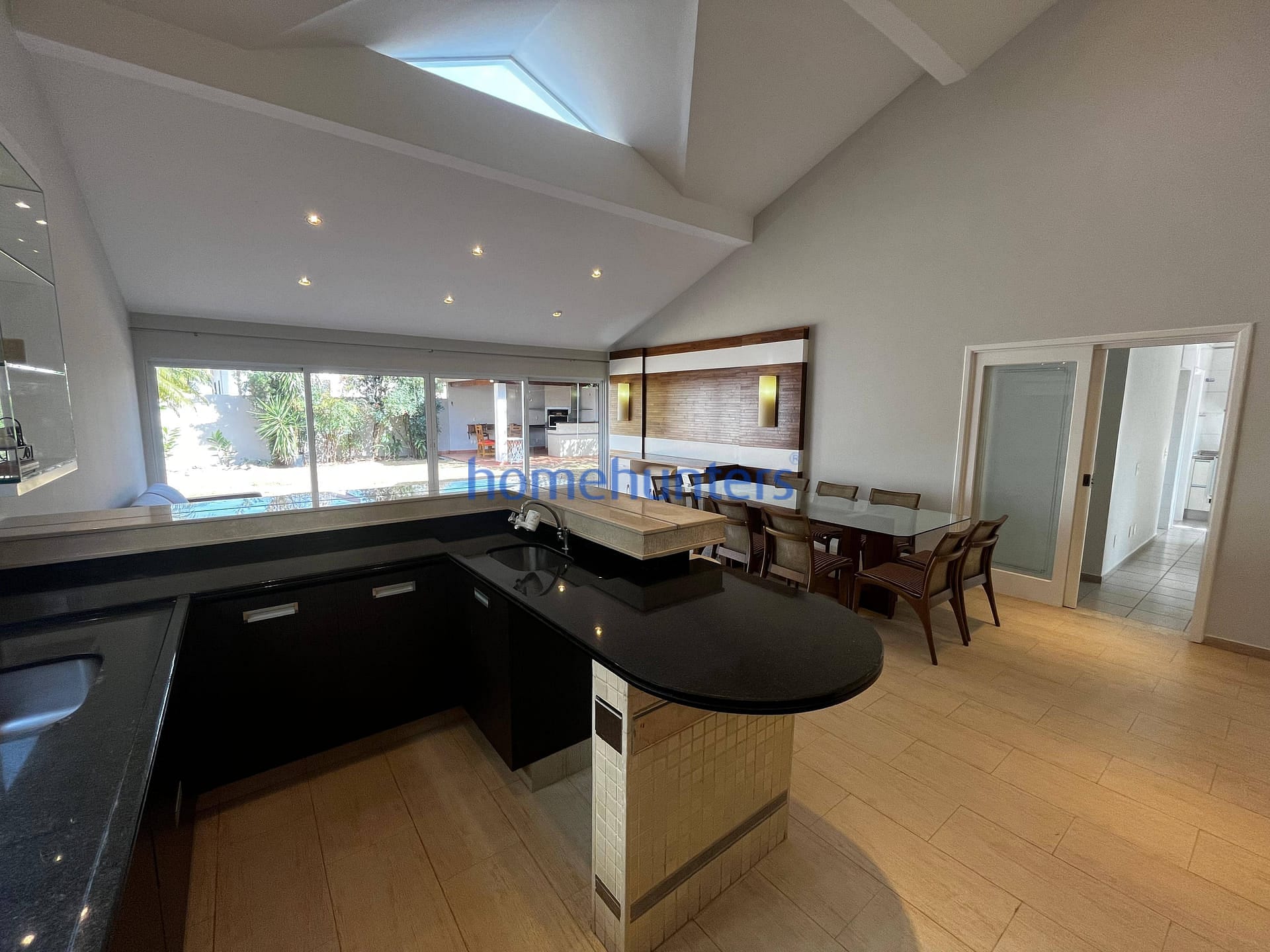 Casa à venda e aluguel com 4 quartos, 320m² - Foto 11