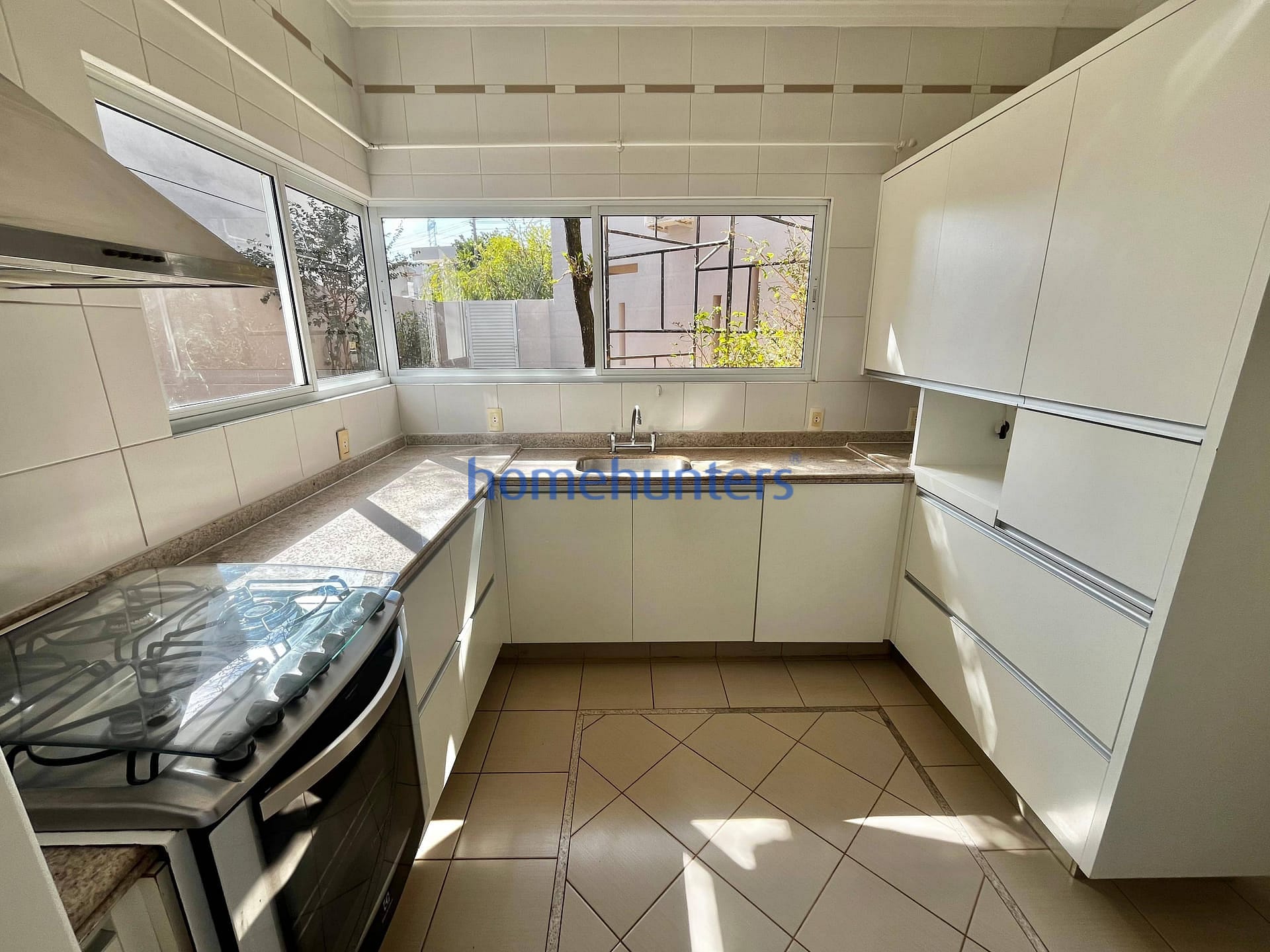 Casa à venda e aluguel com 4 quartos, 320m² - Foto 27