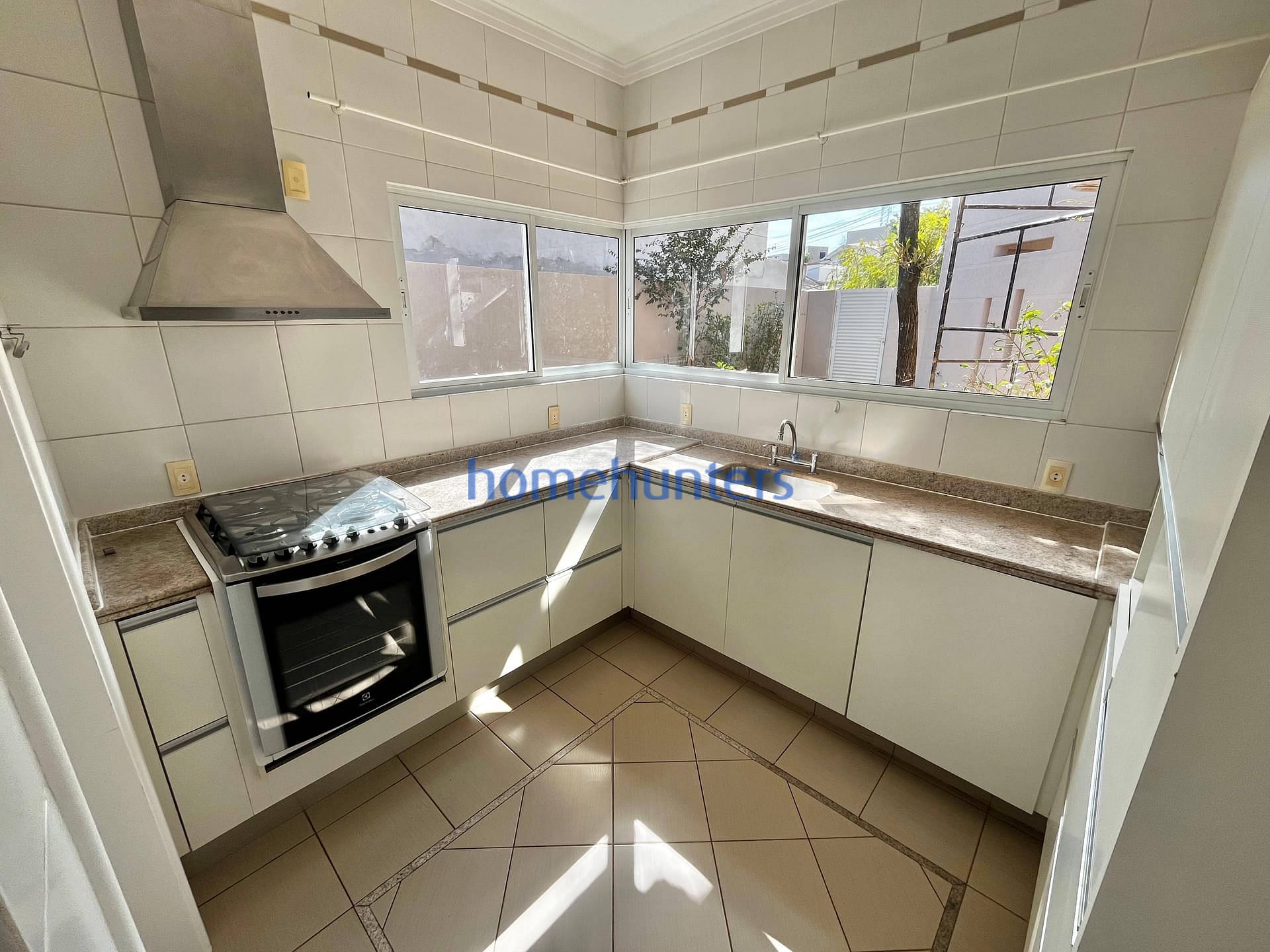 Casa à venda e aluguel com 4 quartos, 320m² - Foto 28