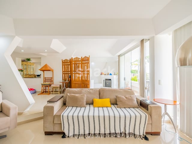 Casa com 348m² 4 quartos e 6 banheiros, à venda ou para alugar, no bairro Alphaville em Santana de Parnaíba