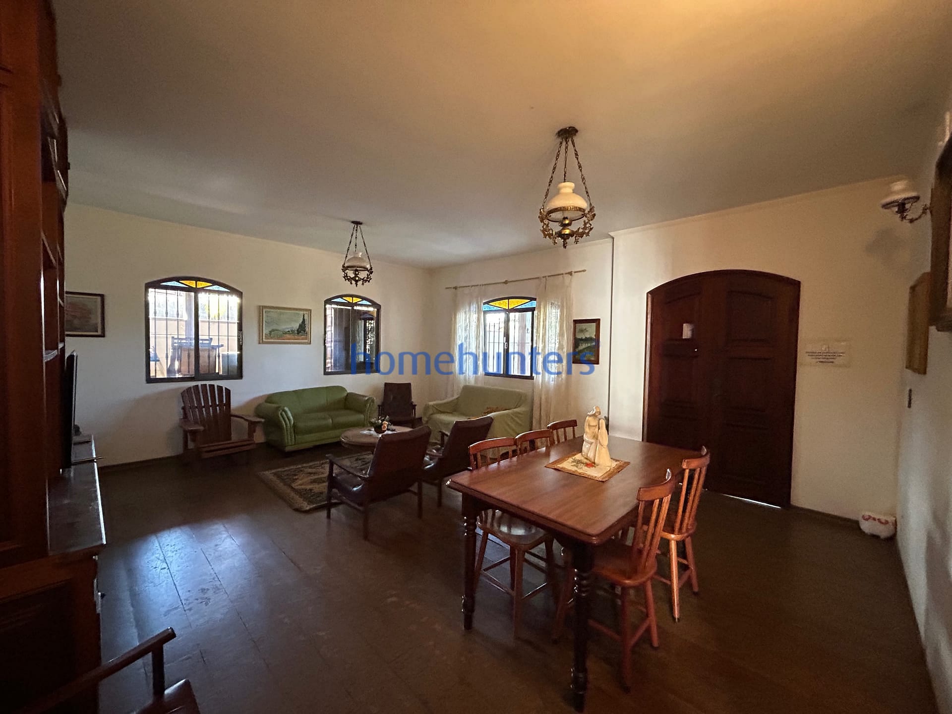 Casa para alugar com 7 quartos, 357m² - Foto 1