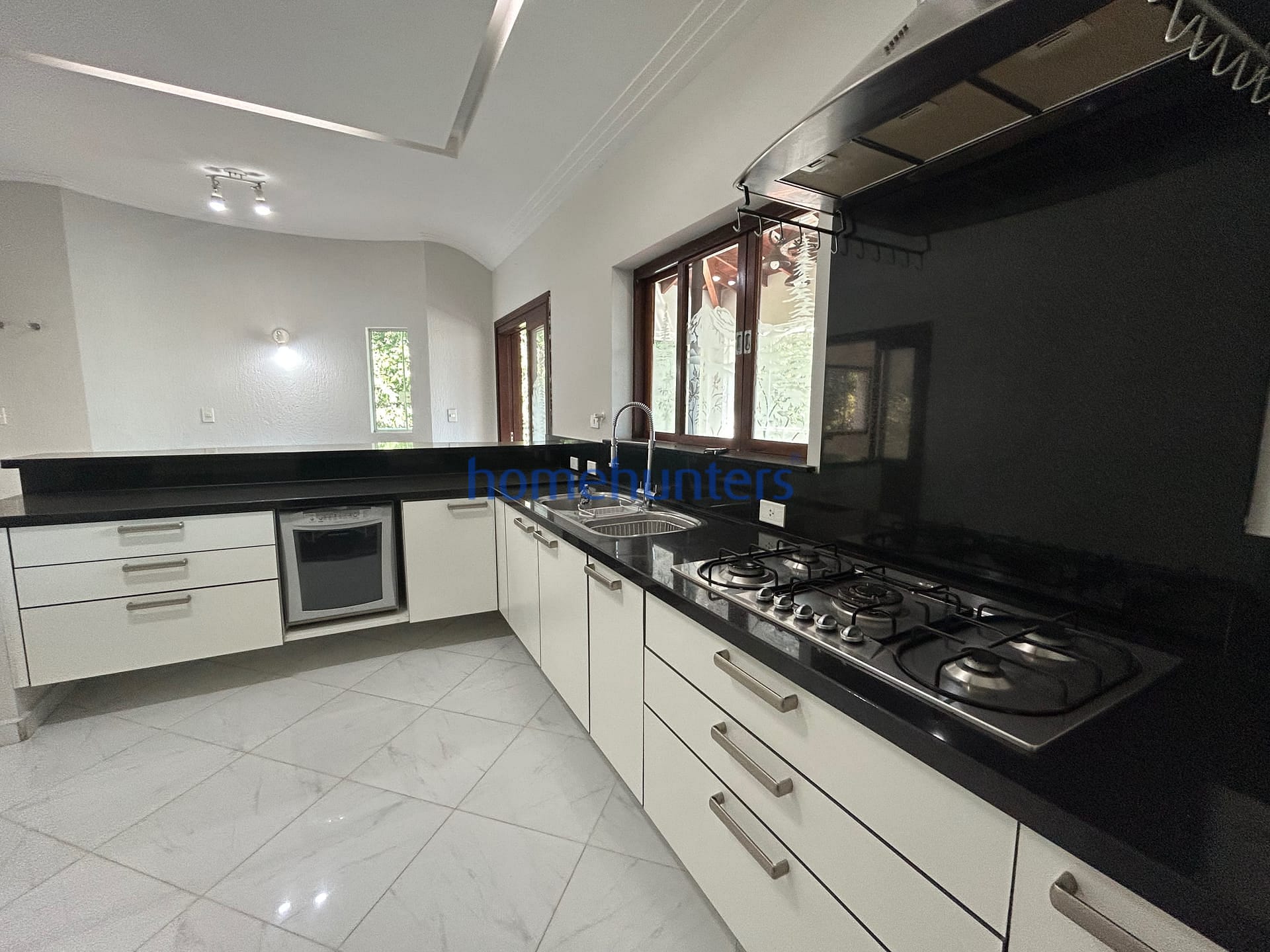 Casa à venda e aluguel com 5 quartos, 446m² - Foto 29