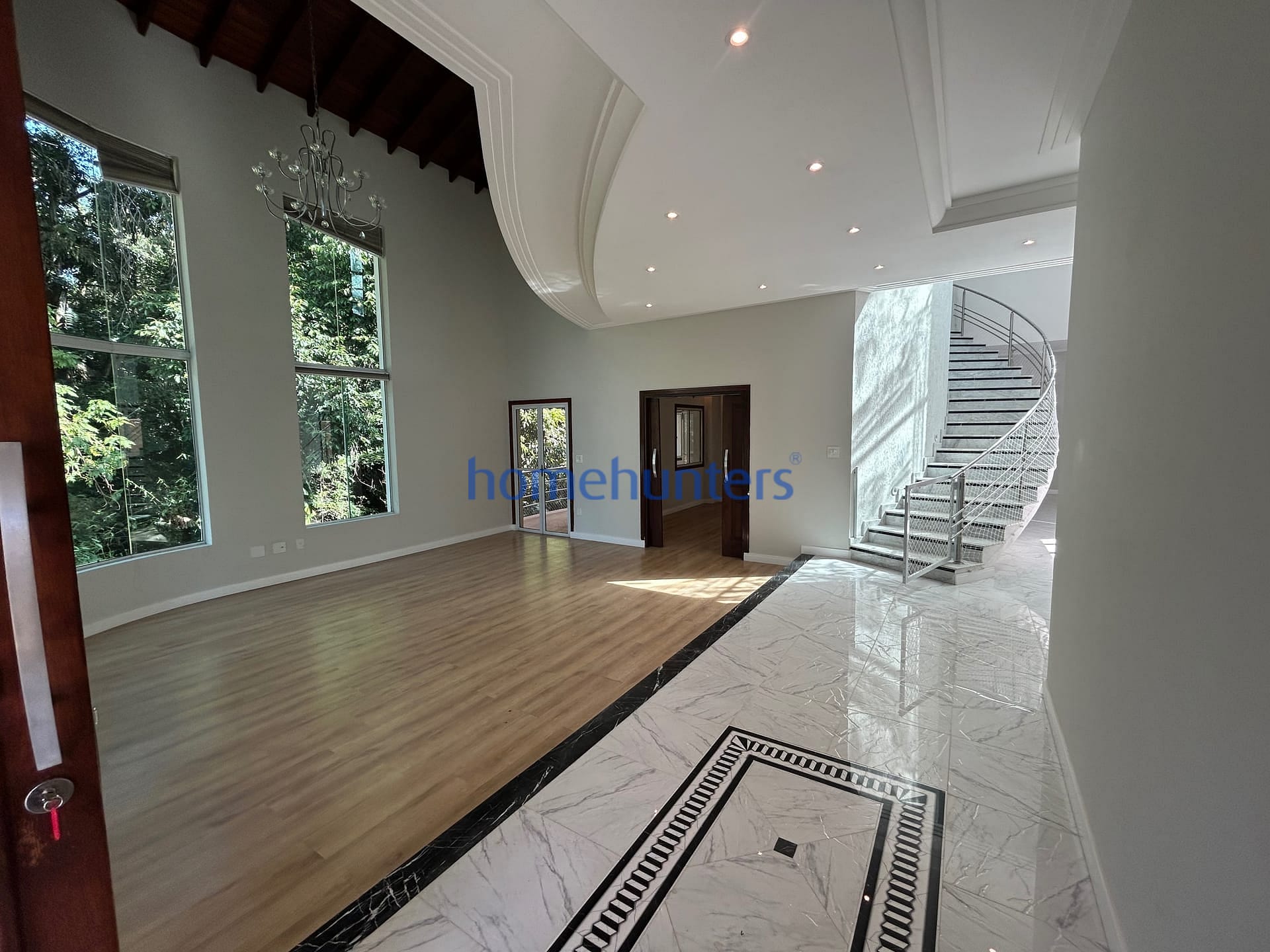 Casa à venda e aluguel com 5 quartos, 446m² - Foto 4