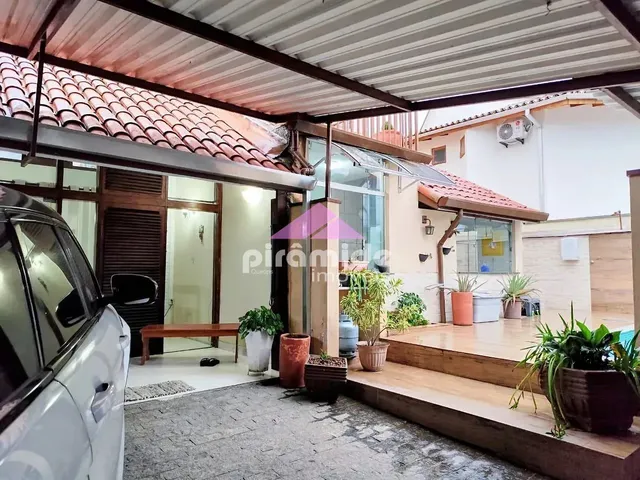 Casa com 300m² 3 quartos e 3 banheiros, à venda, no bairro Indaiá em Caraguatatuba