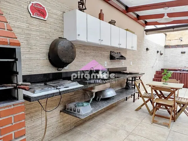 Casa com 300m² 3 quartos e 3 banheiros, à venda, no bairro Indaiá em Caraguatatuba