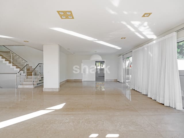 Casa com 1848m² 4 quartos e 7 banheiros, à venda, no bairro Alphaville em Santana de Parnaíba