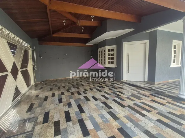 Casa com 350m² 4 quartos e 4 banheiros, para alugar, no bairro Loteamento Villa Branca em Jacareí