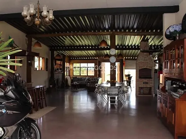 Casa com 1800m² 3 quartos e 5 banheiros, à venda, no bairro Condomínio Village Ipanema em Araçoiaba da Serra