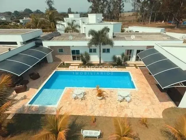 Casa com 1800m² 3 quartos e 5 banheiros, à venda, no bairro Condomínio Village Ipanema em Araçoiaba da Serra