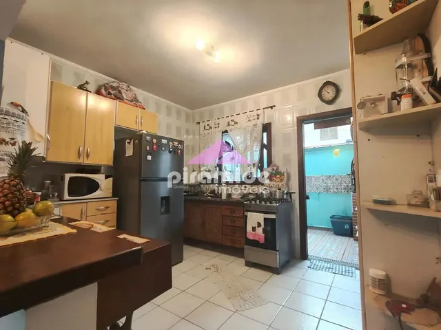 Casa com 10m² 3 quartos e 3 banheiros, à venda, no bairro Martin de Sá em Caraguatatuba