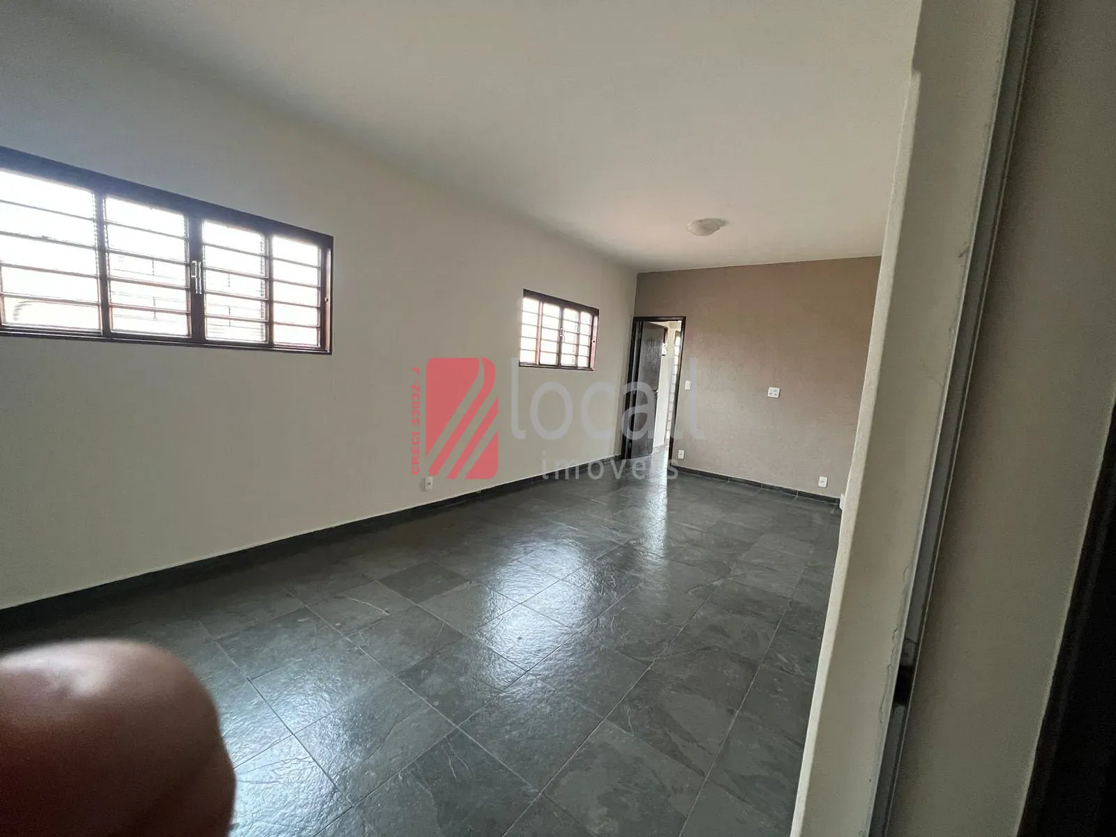 Casa com 4 quartos para aluguel, 250m² — foto 1 de 27
