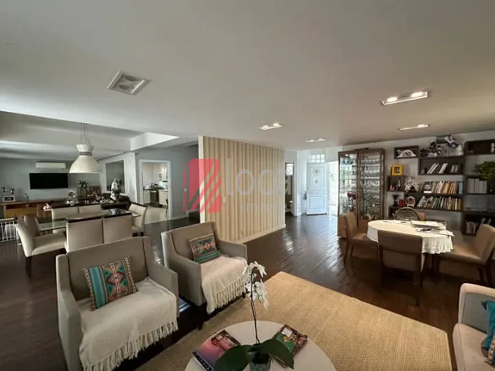 Casa de Condomínio com 4 quartos à venda e aluguel, 350m² — foto 1 de 44
