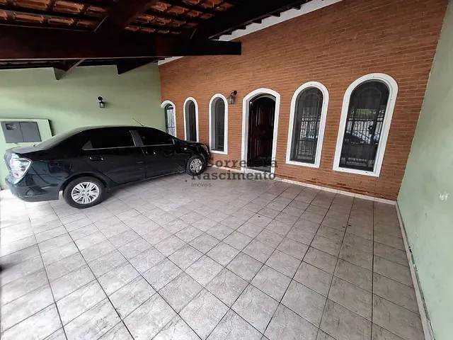 Casa com 300m² 2 quartos e 3 banheiros, à venda, no bairro Jardim Mesquita em Jacareí
