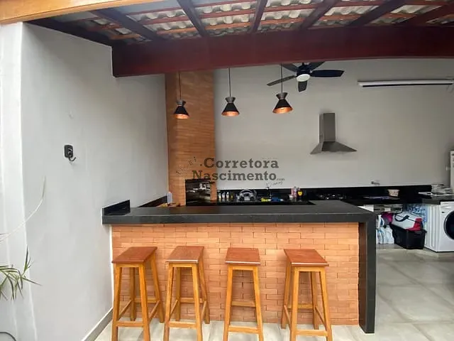 Casa 2 quartos e 3 banheiros, à venda, no bairro Jardim Santa Maria em Jacareí